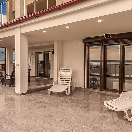 Mirage 44 Mamaia